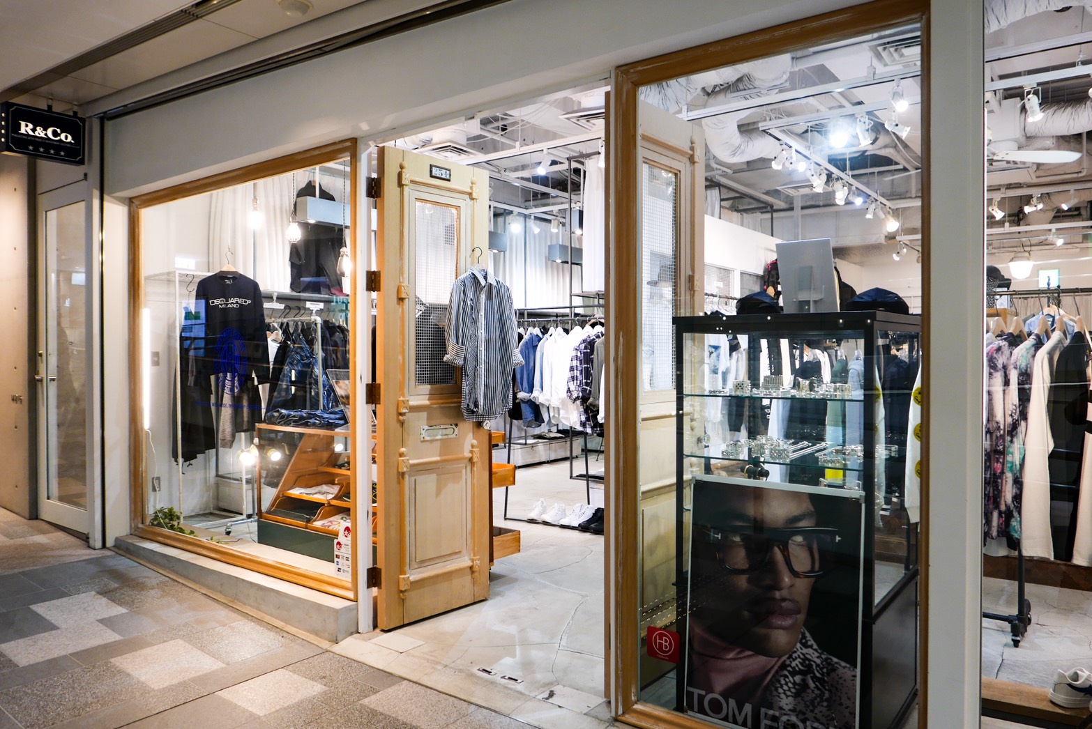 TOM FORD EYEWEAR お取り扱い店舗のご紹介