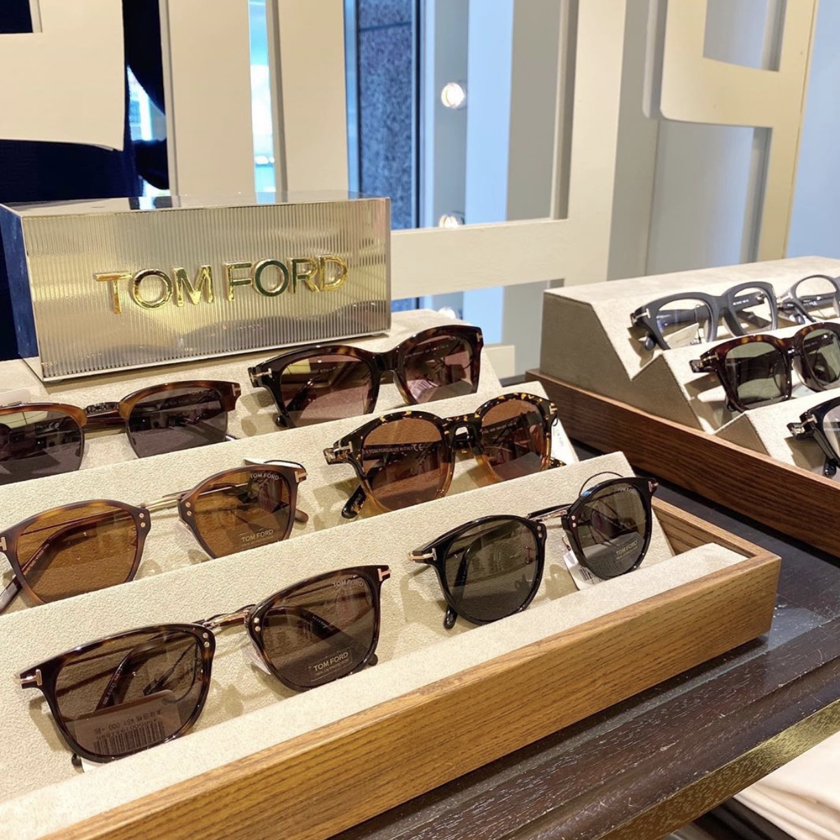 SUNGLASSES POP UP SHOP